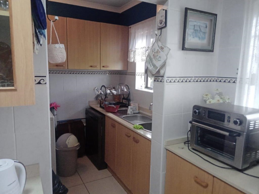 6 Bedroom Property for Sale in Paradise Beach Eastern Cape